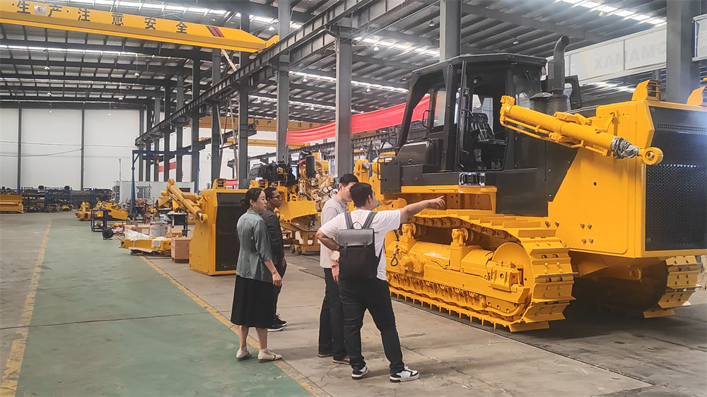 Indonesian customer visits excavator factory in Jining, China