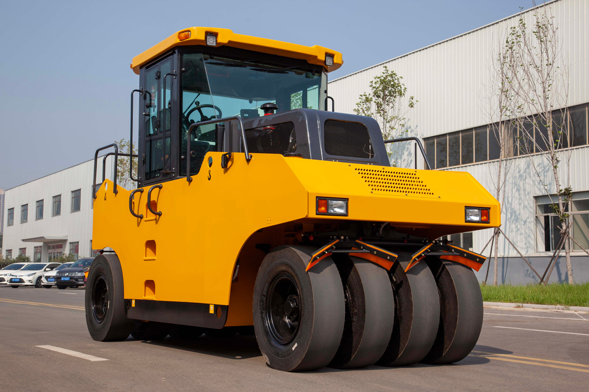 143HP Weichai rubber tire compactor