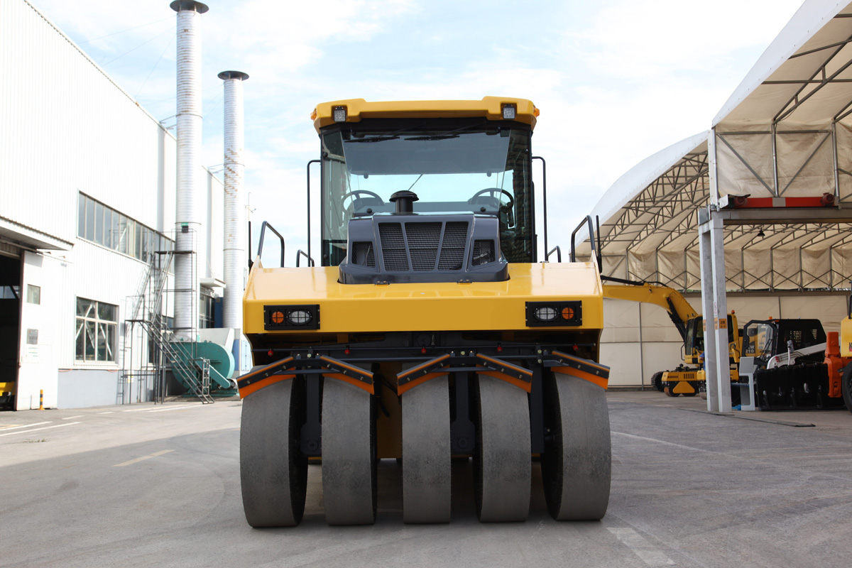 188HP Weichai rubber tire compactor