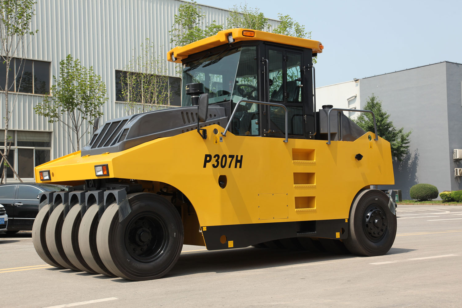 P307H Pneumatic Tire Roller