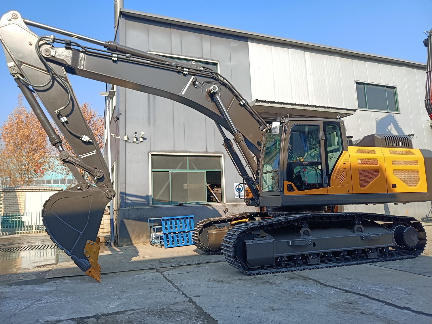 SH380h Large Excavator