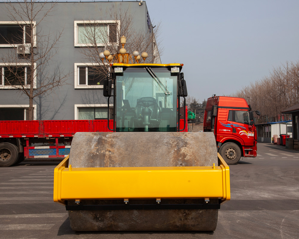 131HP Weichai road roller