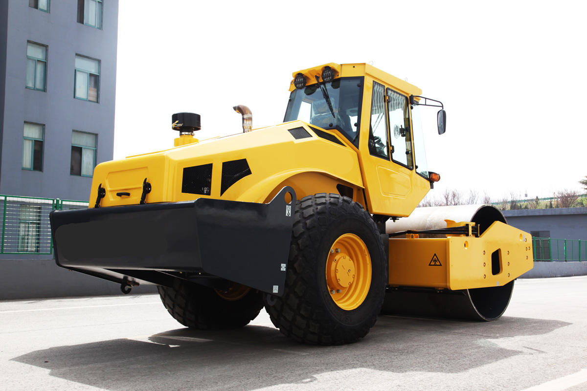 151HP vibratory roller