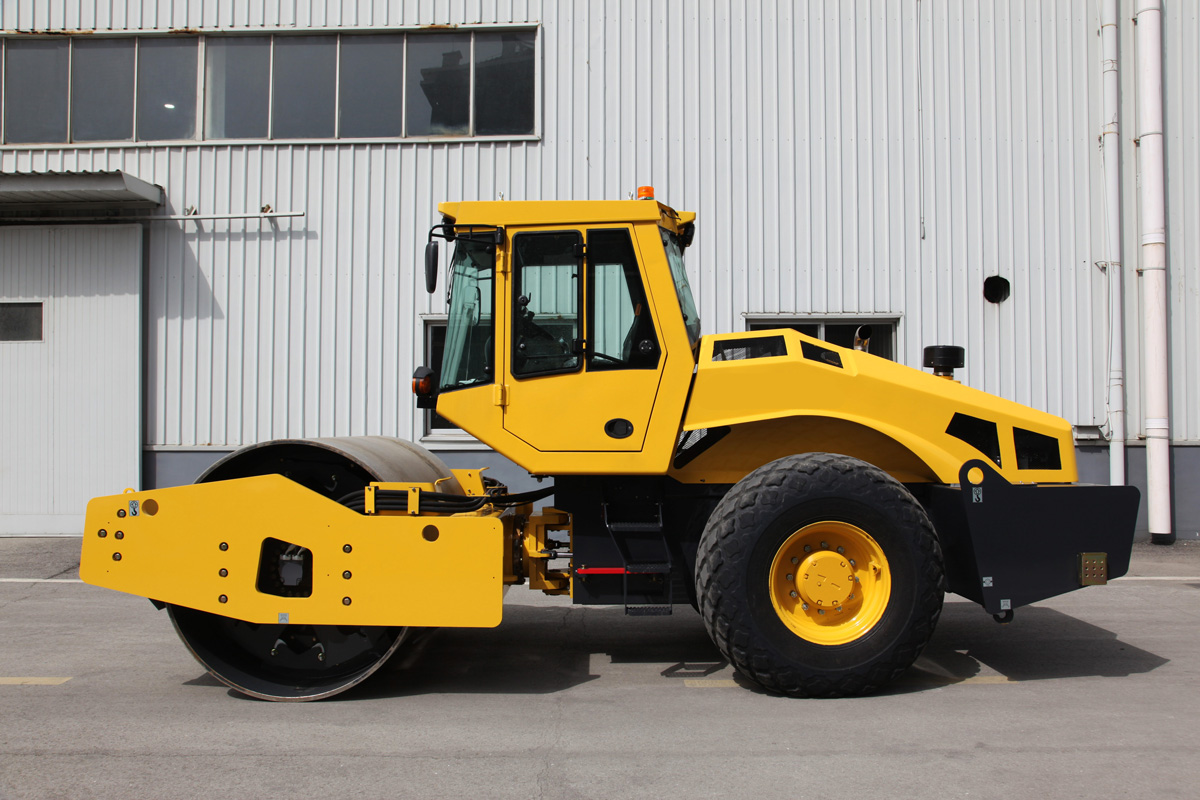 single-drum vibratory roller