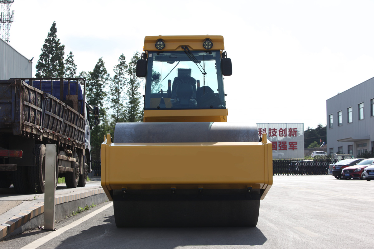 199HP vibratory roller
