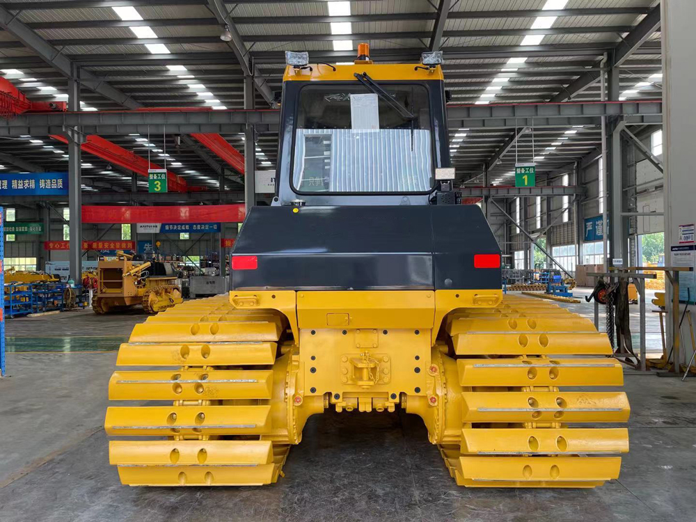 SD16 bulldozer rear view with ripper