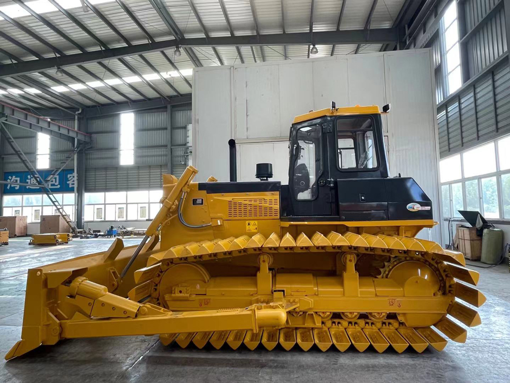 SD16 heavy-duty dozer blade close-up