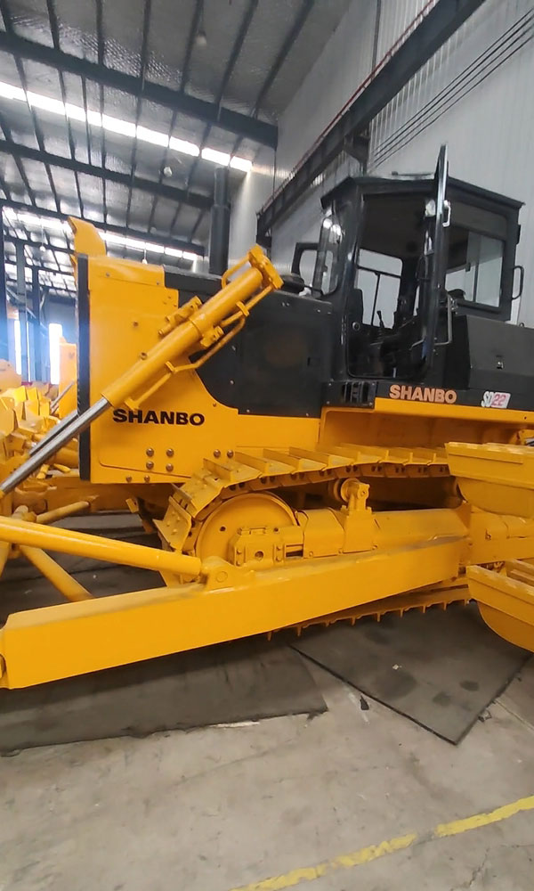 SD22 production line of Chinese bulldozer factory