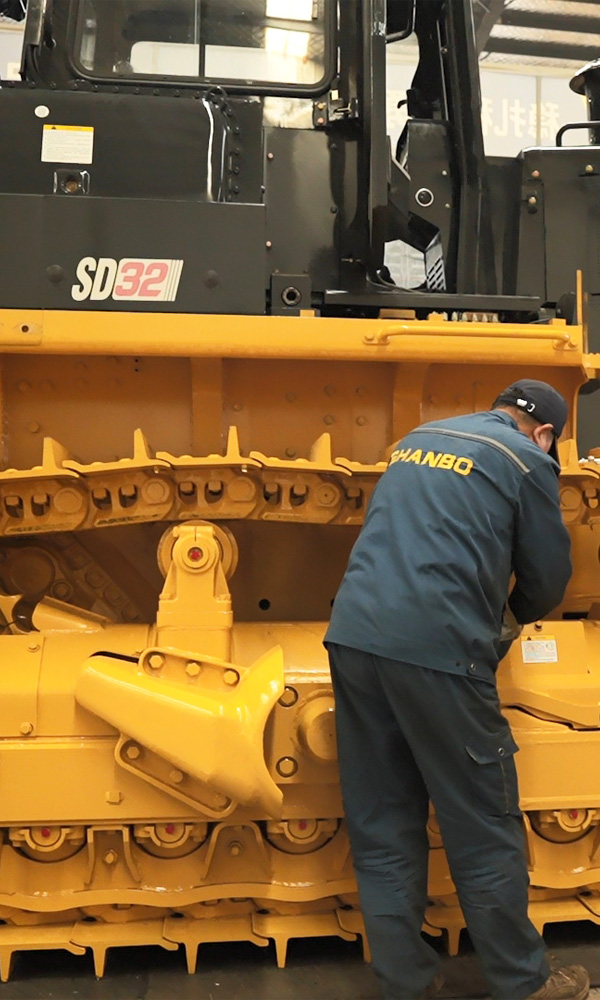 SD32 production line of Chinese bulldozer factory