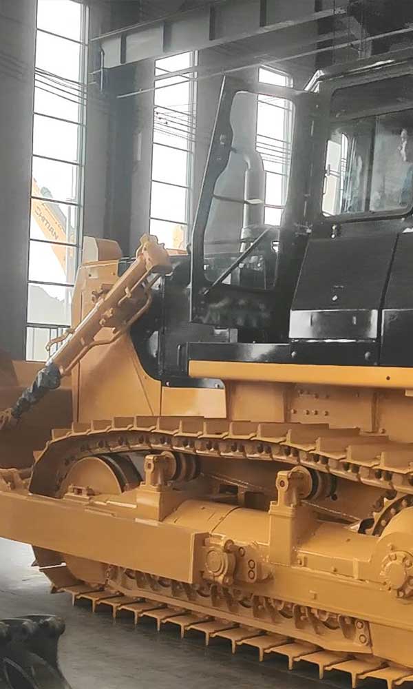 2025061604-Chinese bulldozer factory